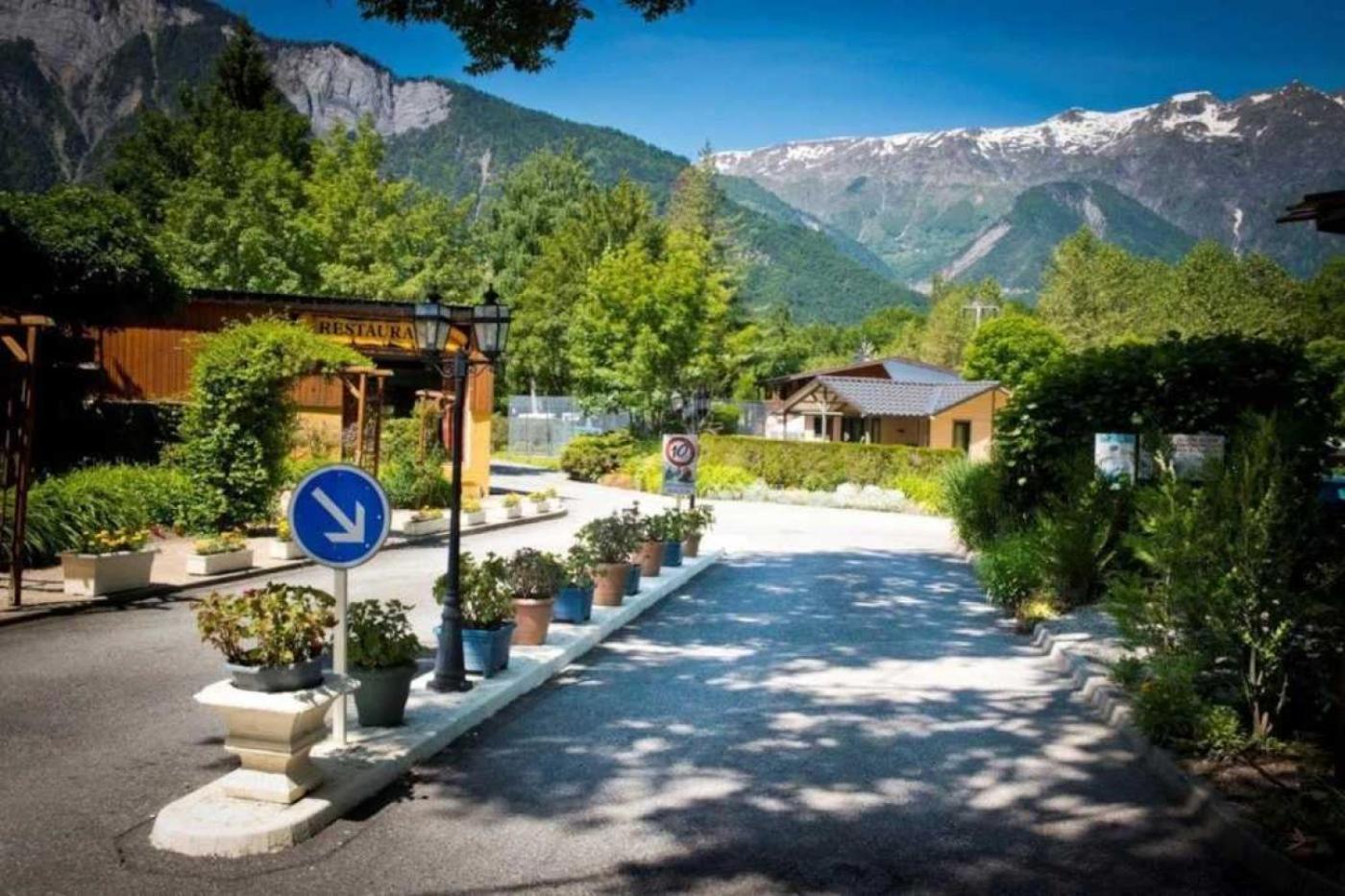Camping 5 Etoiles - Piscine - Eeceff Le Bourg-dʼOisans Extérieur photo